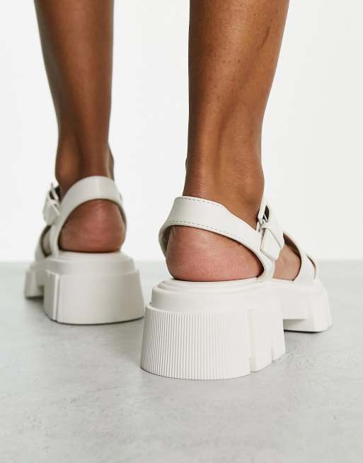 Stradivarius - Sandalen met dikke zool en meerdere bandjes in wit, 3 van 4