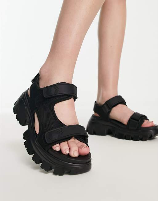 Stradivarius - Sandalen met dikke zool en meerdere bandjes in zwart