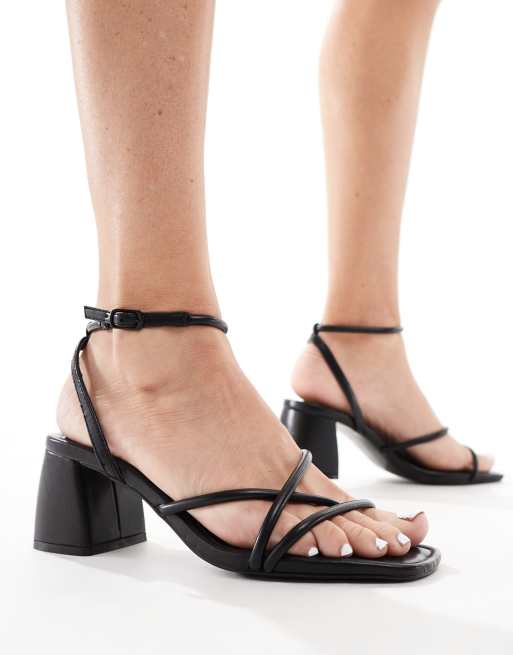 Stradivarius - Sandalen met smalle bandjes en blokhak in zwart