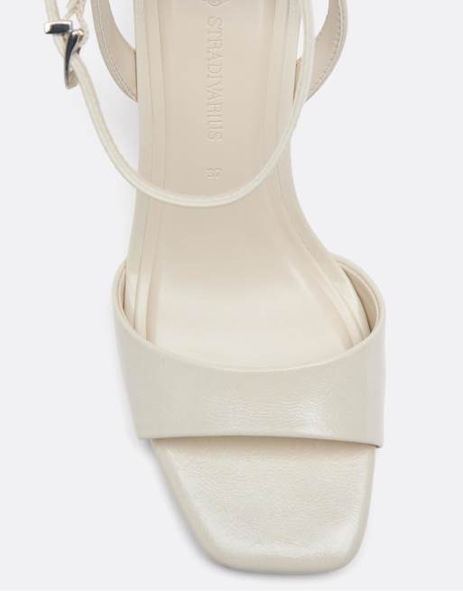 Stradivarius - Sandalen met stilettohak in ecru, 3 van 5