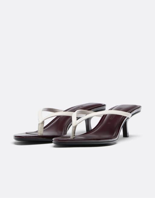 Stradivarius Sandalen mit Kitten-Heel und Zehensteg in Ecru, 3 von 6