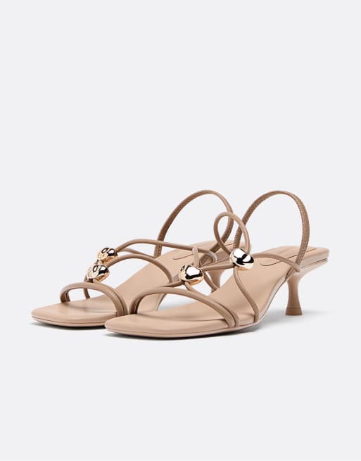 Stradivarius - Sandales à petit talon et détail métallique - Beige, 2 de 4