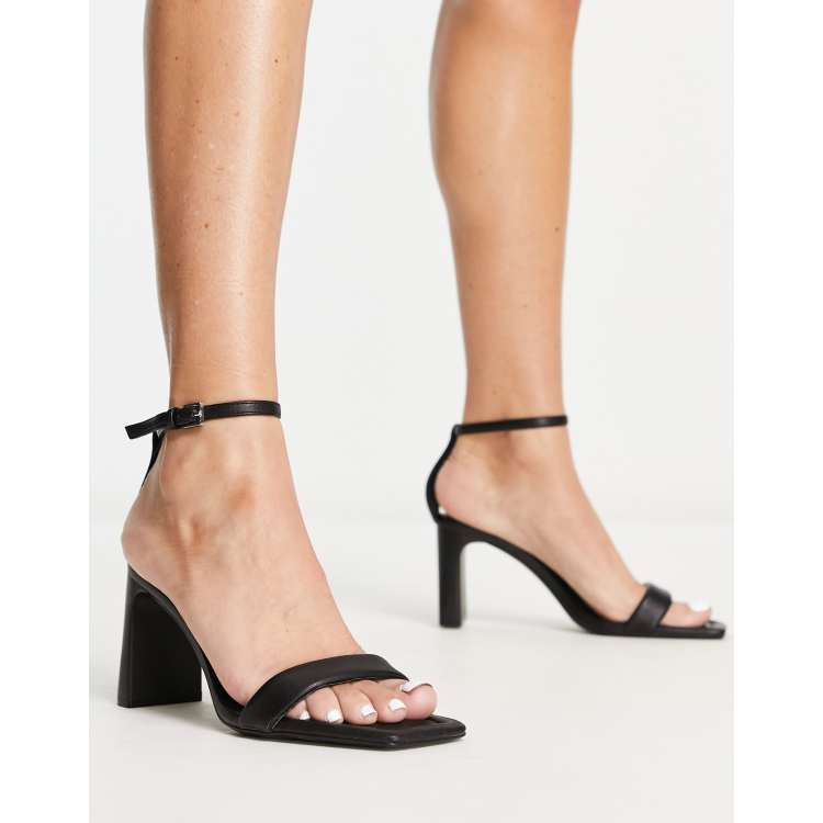 Stradivarius Sandales talon avec bride Noir