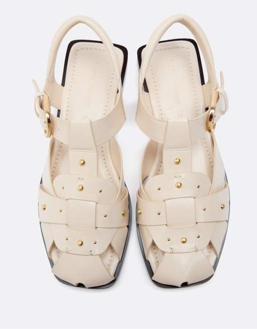 Stradivarius - Sandales cloutées imitation cuir effet cage - Écru, 2 de 4