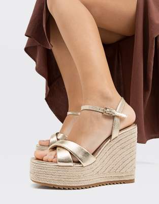 Stradivarius Sandales compensees style espadrilles Dore ASOS