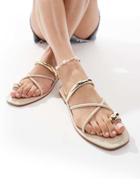 Stradivarius - Sandales plates à détail métallique - Écru - view 1