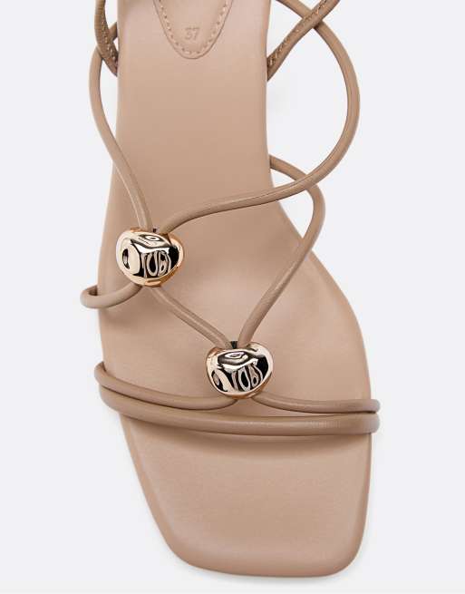 Stradivarius – Sandaletten in Beige mit Metalldetail und Kitten-Absatz, 4 von 4