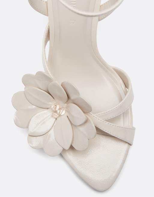 Stradivarius – Sandaletten in Ecru mit Blumen-Applikation, 3 von 4