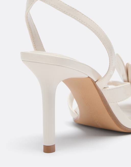Stradivarius – Sandaletten in Ecru mit Blumen-Applikation, 4 von 4