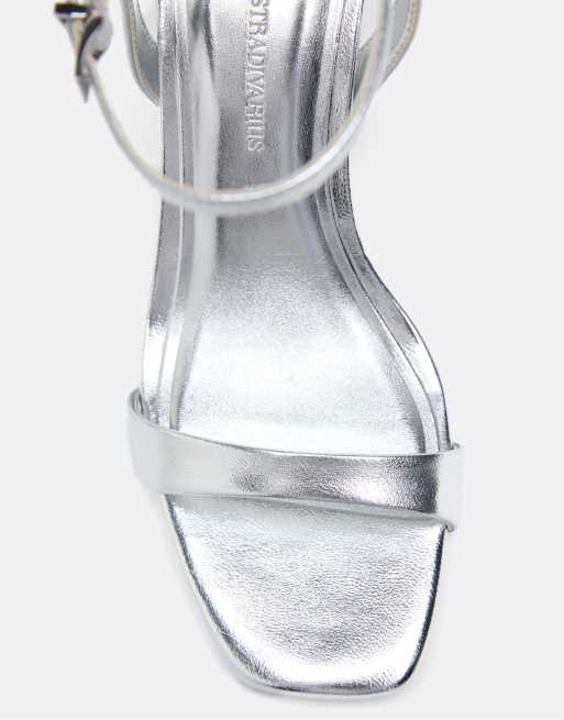 Stradivarius – Sandaletten in Silberoptik mit hohem Absatz, 4 von 6