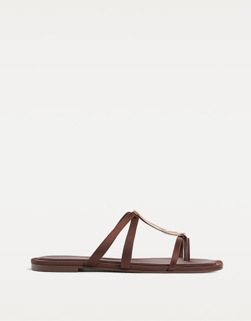 Stradivarius - Sandali bassi marroni con dettaglio in metallo
