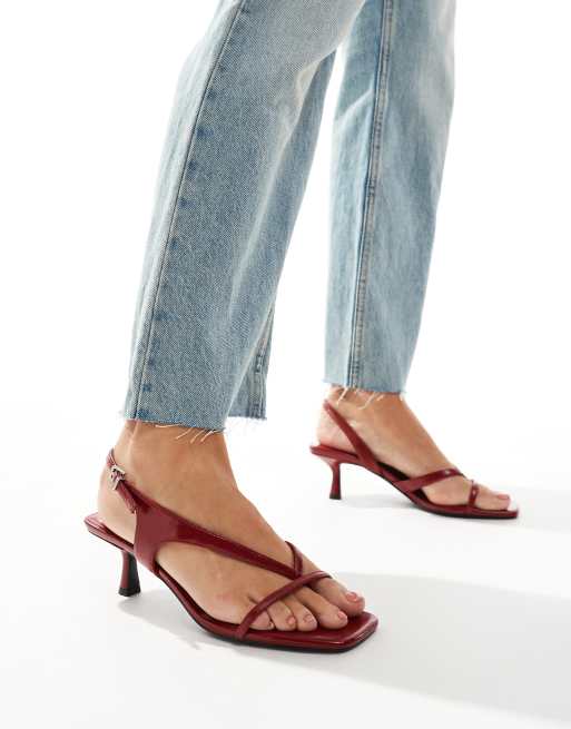 Stradivarius - Sandali bordeaux con tacchetto a spillo e fascette sottili