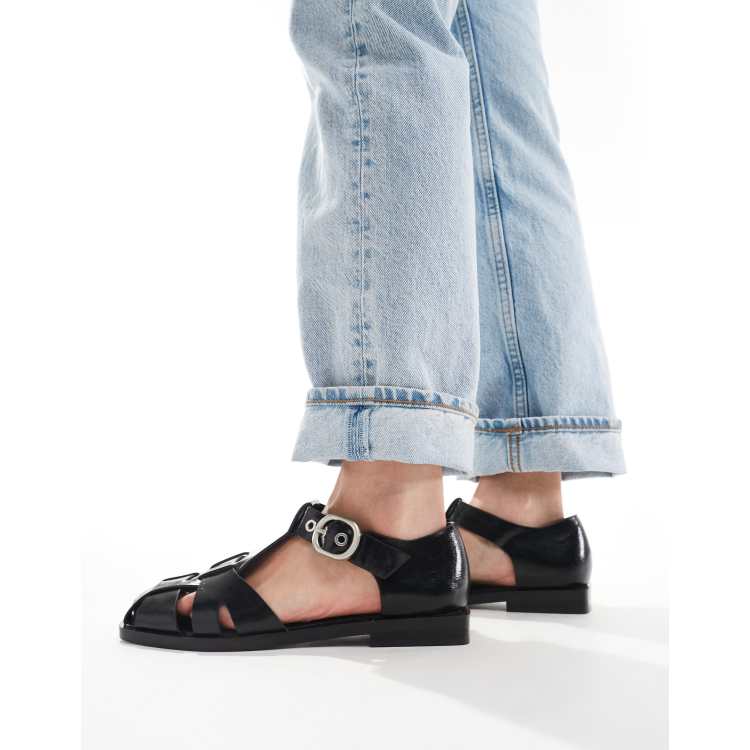 Stradivarius Sandali chiusi in punta neri con fibbie ASOS