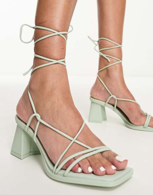 Stradivarius - Sandali con tacco e listini color menta 
