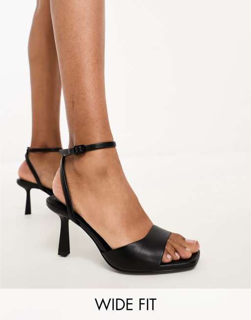 Stradivarius - Sandali con tacco neri a pianta larga