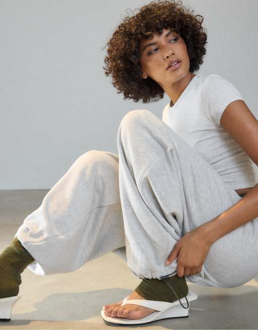 Stradivarius - Sandali infradito color écru con zeppa, 2 di 5
