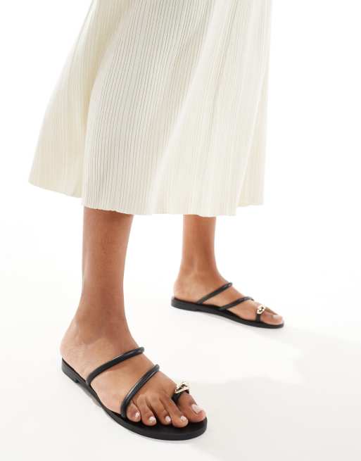 Stradivarius Sandali minimal neri con finiture color oro
