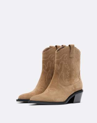 Stradivarius - Santiags basses en croûte de cuir - Beige | ASOS
