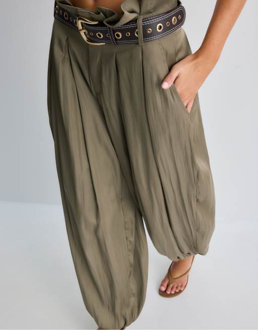 Stradivarius - Sarouel broek van satijn met riem in bruin, 4 van 4