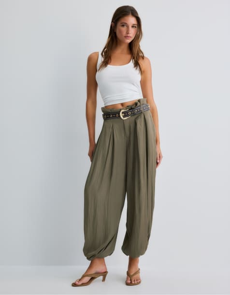 Stradivarius – Sarouel-Hose aus Satin in Braun mit Gürtel - view 1