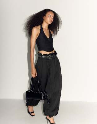 Sarouel-Hose aus Satin in Schwarz mit Gürtel Schwarz 8