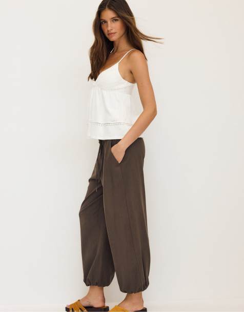 Stradivarius – Sarouel-Hose in Braun mit Leinenoptik - view 1