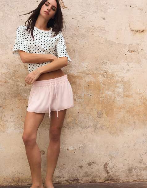 Stradivarius - Satijnen mini short in pastelroze - view 1