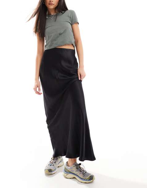Stradivarius satin maxi skirt in black - view 1