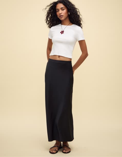 Stradivarius Satin midi skirt in black - view 1