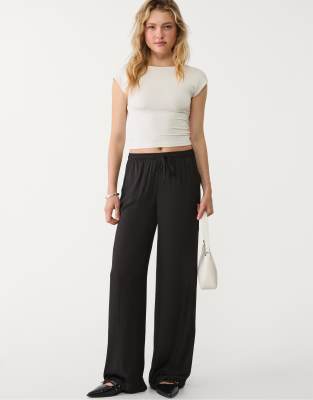 Stradivarius satin trousers in black - view 1