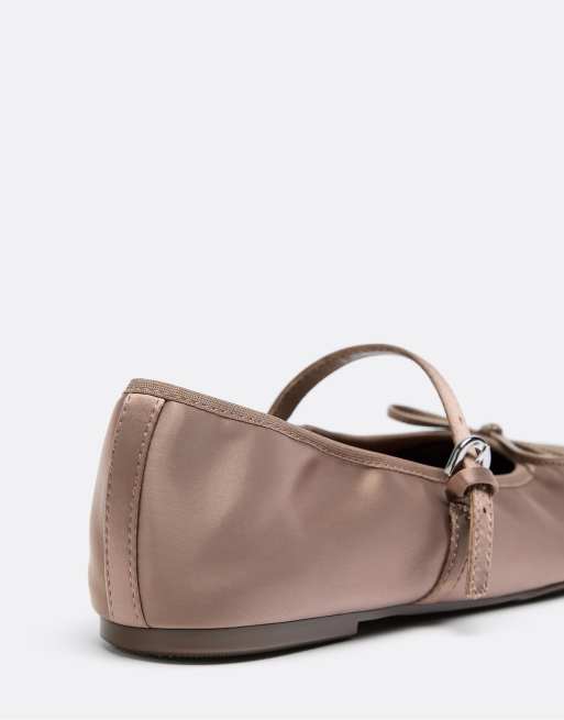 Stradivarius satinballerinaskor med spänne i taupe, 5 av 5