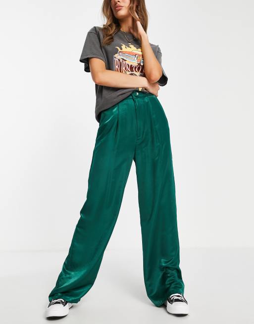 Stradivarius – Satinhose in Grün