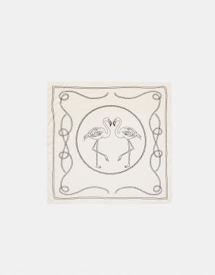 Stradivarius - Schal aus Häkelstoff in Ecru mit Blumenverzierung-Weiß