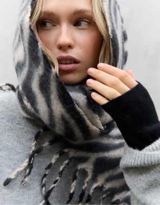 Stradivarius - Schal in Braun mit Animal-Print-Brown