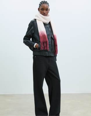 Stradivarius - Schal in Burgunderrot mit Dip-Dye-Färbung