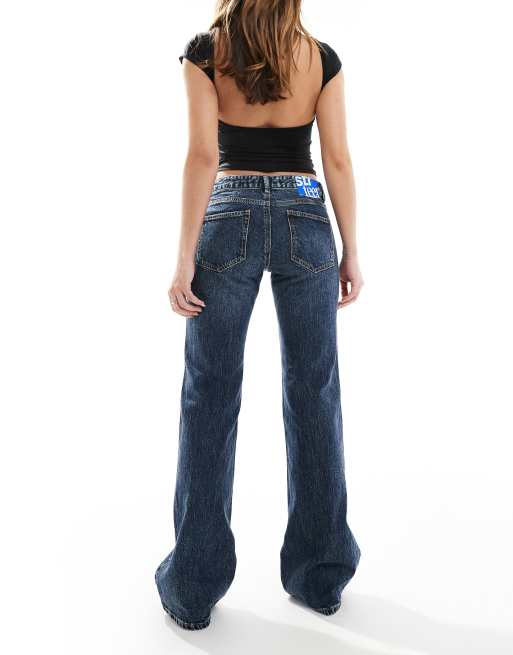 Stradivarius – Schlagjeans in Hellblau mit niedrigem Bund, 3 von 5