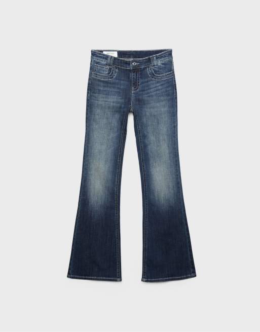 Stradivarius – Schlagjeans in hellgrauer Waschung mit Stickerei auf den Gesäßtaschen, 6 von 7