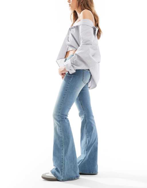 Stradivarius – Schlagjeans in Mittelblau mit niedrigem Bund, 3 von 5