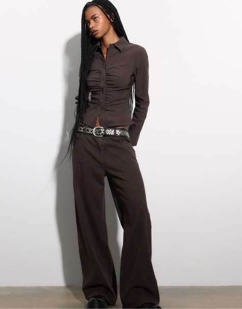 Stradivarius – Schlichte Hemdbluse in Braun mit Raffung - view 1