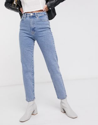 Stradivarius – Schmal geschnittene Mom-Jeans mit Stretchanteil in  verwaschenem Blau | ASOS