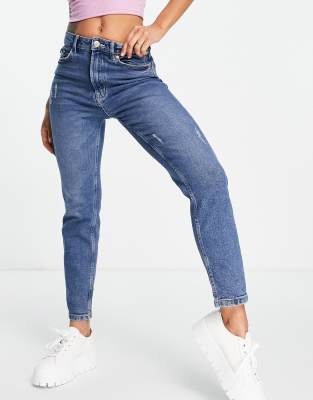 Stradivarius - Schmale Mom-Jeans aus Baumwolle mit Stretch in Mittelblau