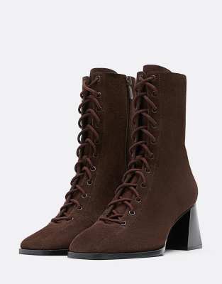 Stradivarius - Schnür-Stiefeletten aus braunem Leder mit hohem Absatz-Brown