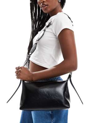 Stradivarius Schoudertas met studs in zwart ASOS