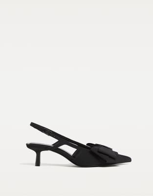 Stradivarius - Schuhe in Schwarz mit Kitten-Heel-Absatz und Slingback-Riemen