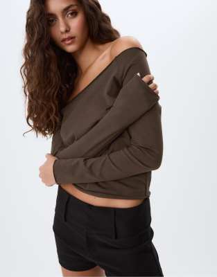 Stradivarius - Schulterfreies Oberteil in Braun-Brown