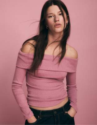 Stradivarius - Schulterfreies Strickoberteil in Mauve-Lila