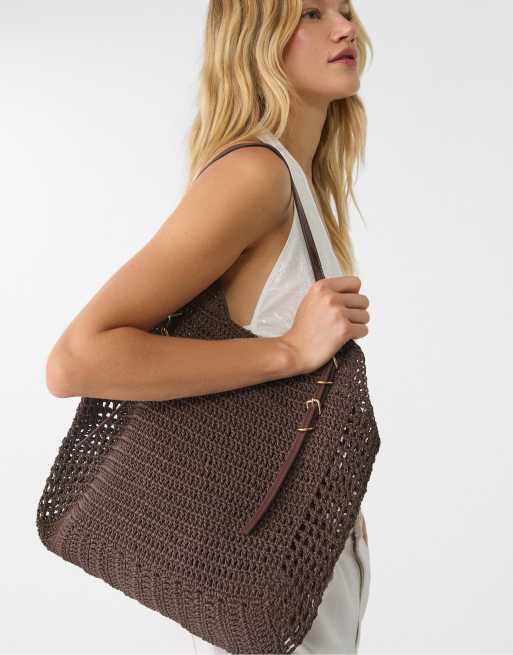 Stradivarius – Schultertasche aus Häkelstrick in Braun