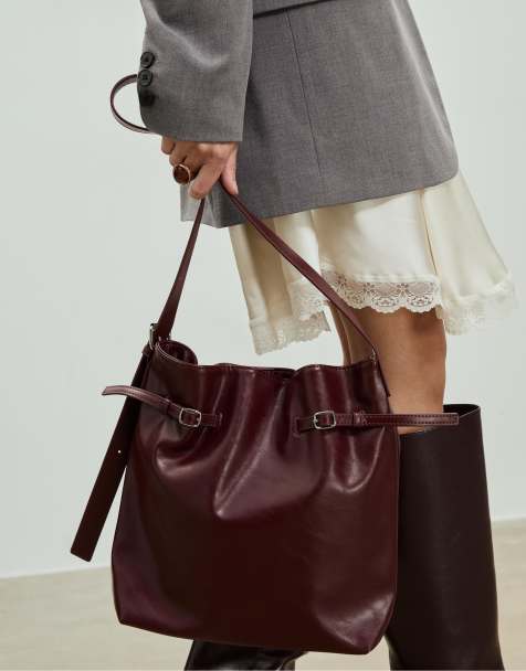 Stradivarius – Schultertasche in Burgunderrot mit Schnallendetail - view 1