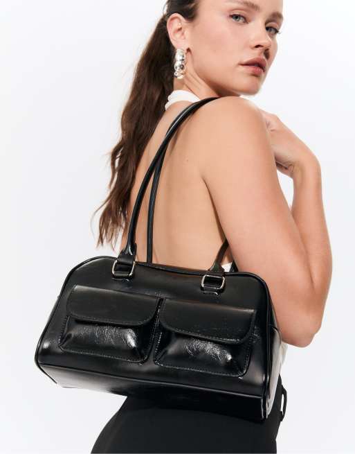 Stradivarius – Schultertasche in Schwarz mit Außenfächern und langen Henkeln, 3 von 4