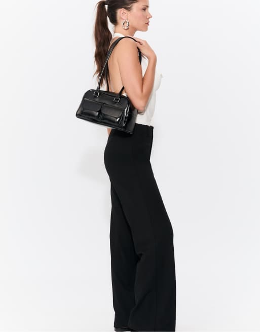 Stradivarius – Schultertasche in Schwarz mit Außenfächern und langen Henkeln, 4 von 4